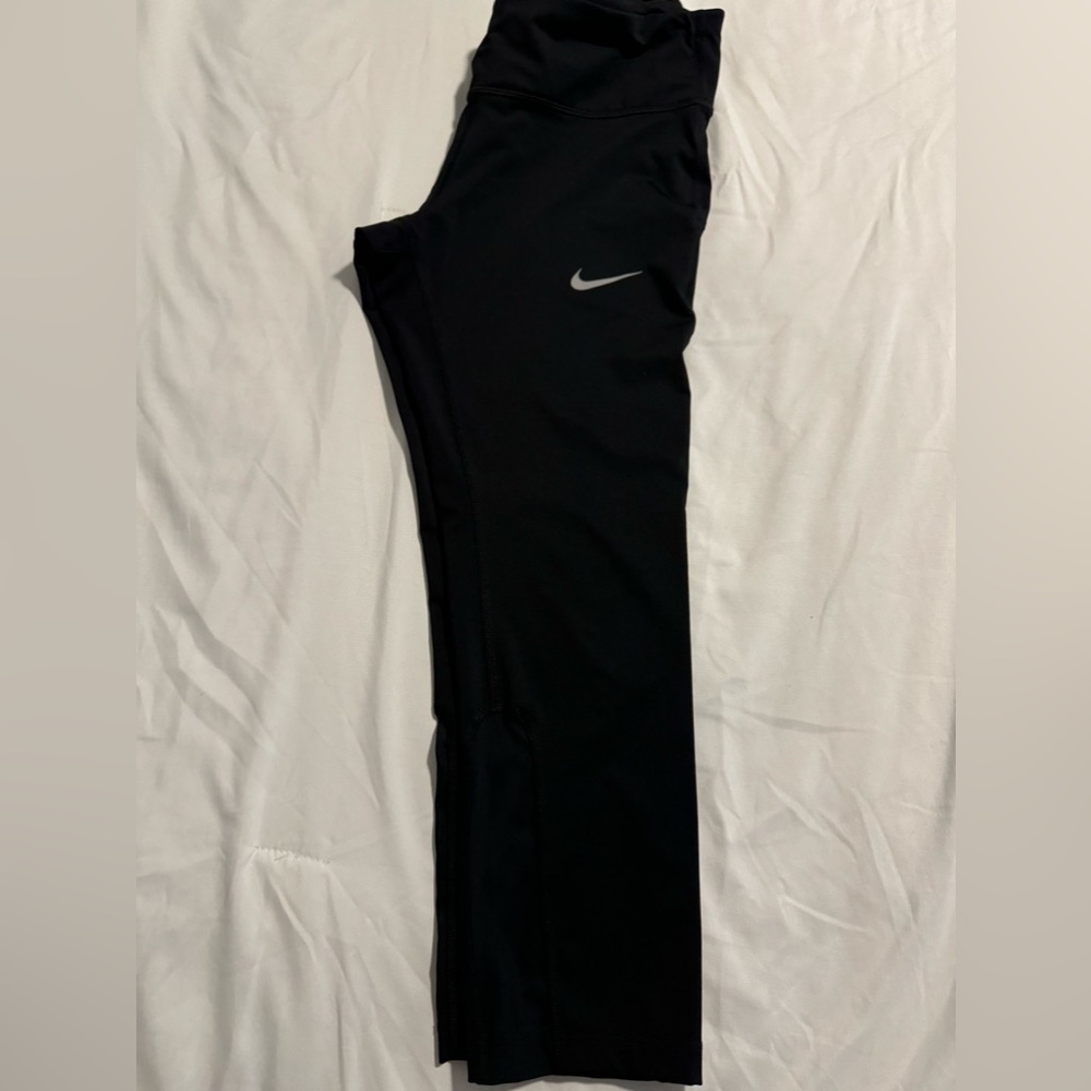 Nike women’s crop leggings M